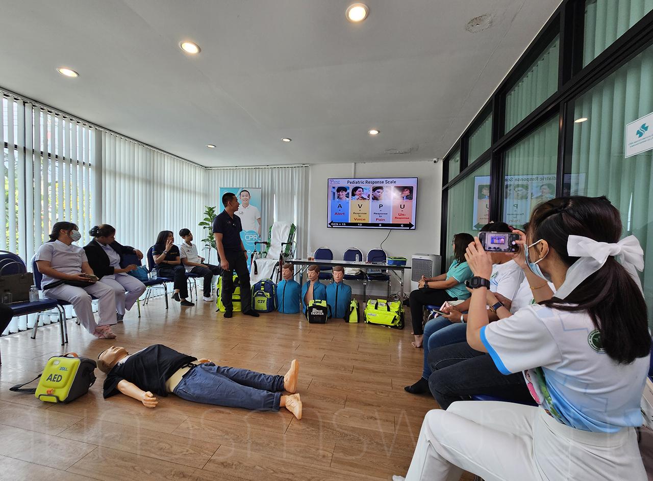 พยาบาลดูแลผู้สูงอายุ